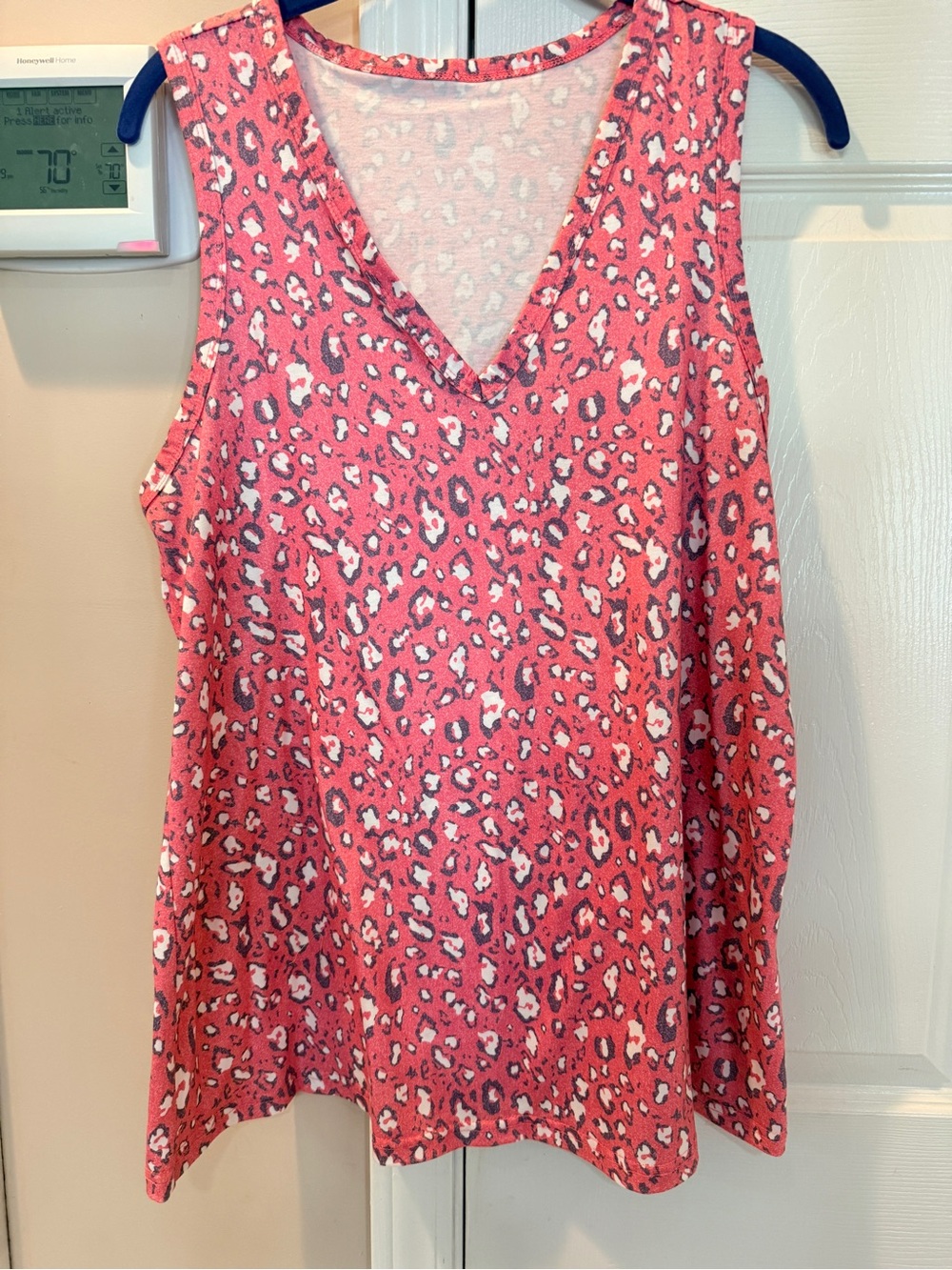 Women’s Sleeveless V-Neck Tank Top - Pink Leopard Print